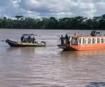 Embarcação afunda no Rio Mamoré perto do Porto Oficial de Guajará-Mirim