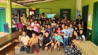 Escola da zona rural recebe ação social que beneficia cerca de 60 crianças