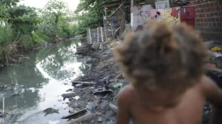 Estudo do Unicef aponta que 30 milhões de menores enfrentam riscos climáticos no país