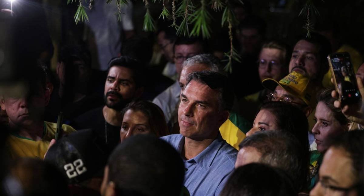 Flávio Bolsonaro condiciona quebra de sigilos a novas exigências sobre aliados de Lula no TSE