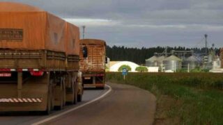 Fretes agrícolas recuam, mas seguem acima do nível de 2025