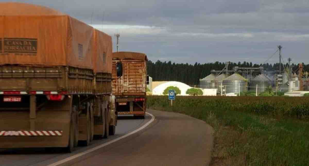 Fretes agrícolas recuam, mas seguem acima do nível de 2025