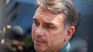Governo argentino nega entrada de Flávio Bolsonaro na Argentina após rumores sobre voo privado