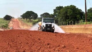 Governo de RO executa terraplanagem na RO-494, em Primavera de Rondônia