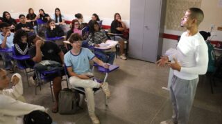 Inscritos automaticamente no Enem 2026 têm prazo até 18 de outubro para escolher idioma da prova