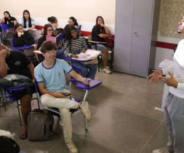Inscritos automaticamente no Enem 2026 têm prazo até 18 de outubro para escolher idioma da prova
