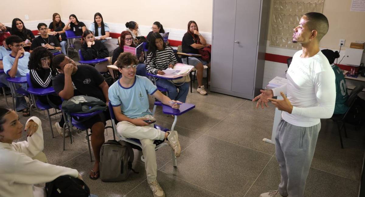 Inscritos automaticamente no Enem 2026 têm prazo até 18 de outubro para escolher idioma da prova