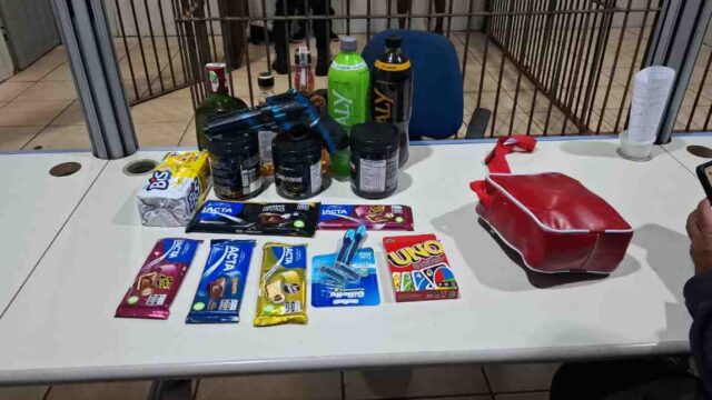 Jovem é preso após furto de produtos em supermercado de Porto Velho