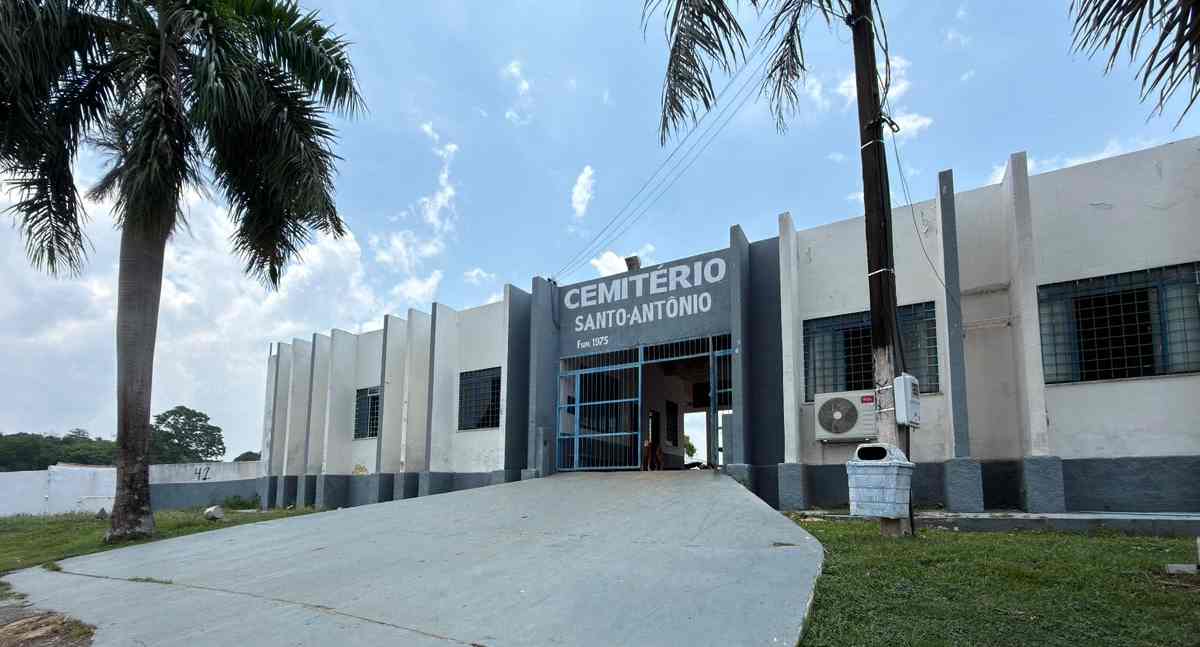 Limpeza no Cemitério Santo Antônio é reforçada para Finados