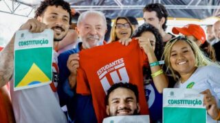 Lula anuncia proposta de Pé-de-Meia para estudantes universitários durante agenda de campanha