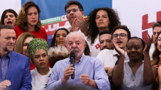 Lula desafia Flávio Bolsonaro a apoiar redução da jornada de trabalho e defende PEC da Segurança Pública