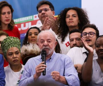 Lula desafia Flávio Bolsonaro a apoiar redução da jornada de trabalho e defende PEC da Segurança Pública