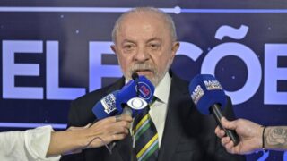 Lula pede ao TSE quebra de sigilos bancário e fiscal condicionada a desafio feito a Flávio Bolsonaro