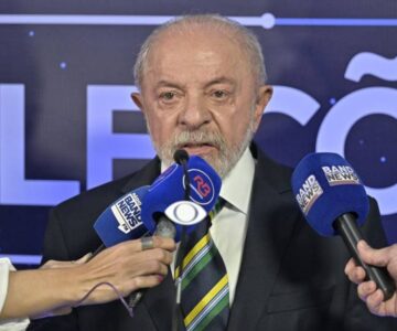Lula pede ao TSE quebra de sigilos bancário e fiscal condicionada a desafio feito a Flávio Bolsonaro