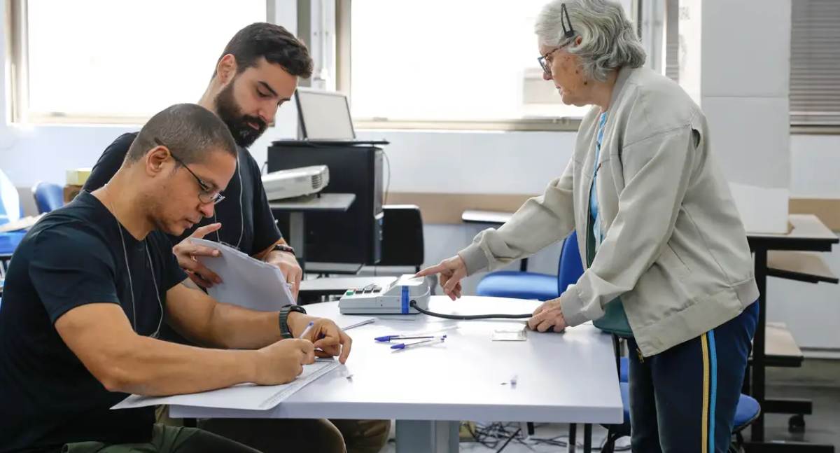 Mais de 158 milhões de eleitores vão às urnas no segundo turno das Eleições 2026