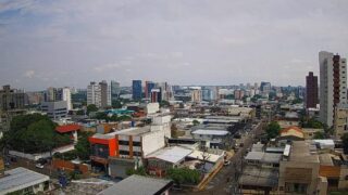 Manaus espera por temporais para aliviar fumaça, enquanto incêndios mantêm população sob ameaça