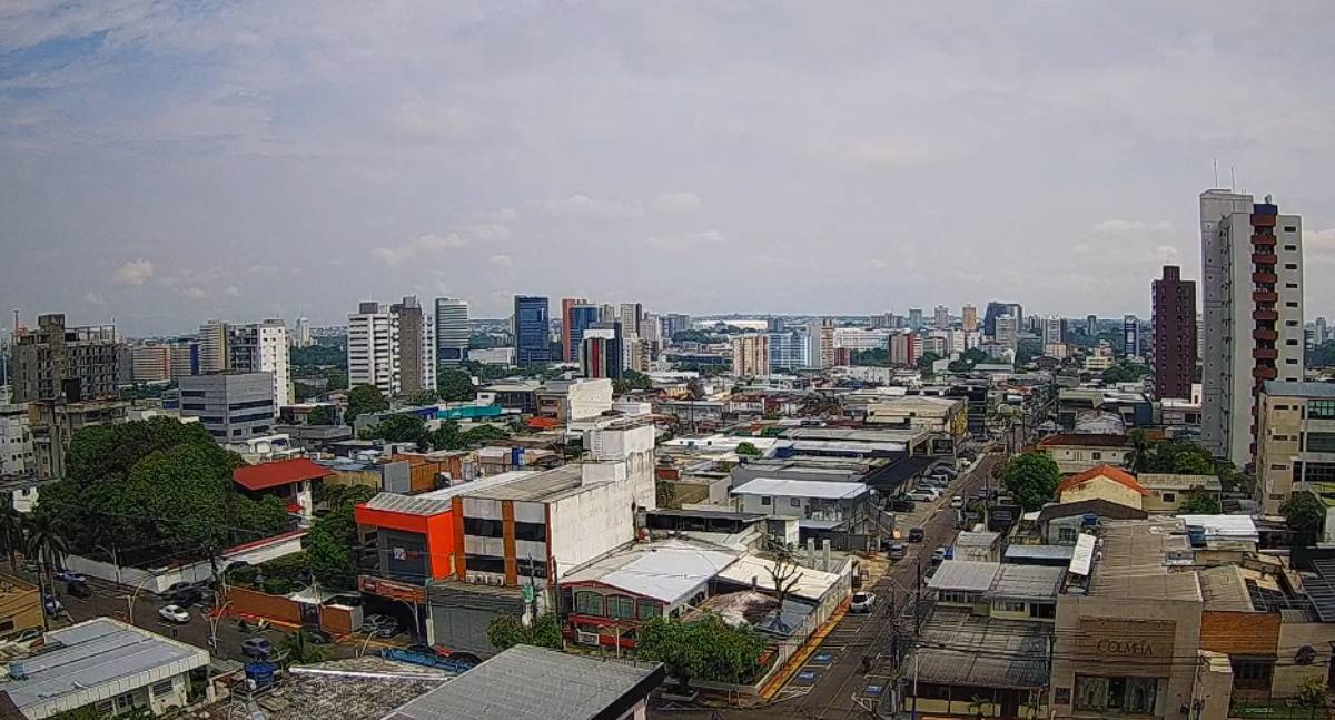 Manaus espera por temporais para aliviar fumaça, enquanto incêndios mantêm população sob ameaça