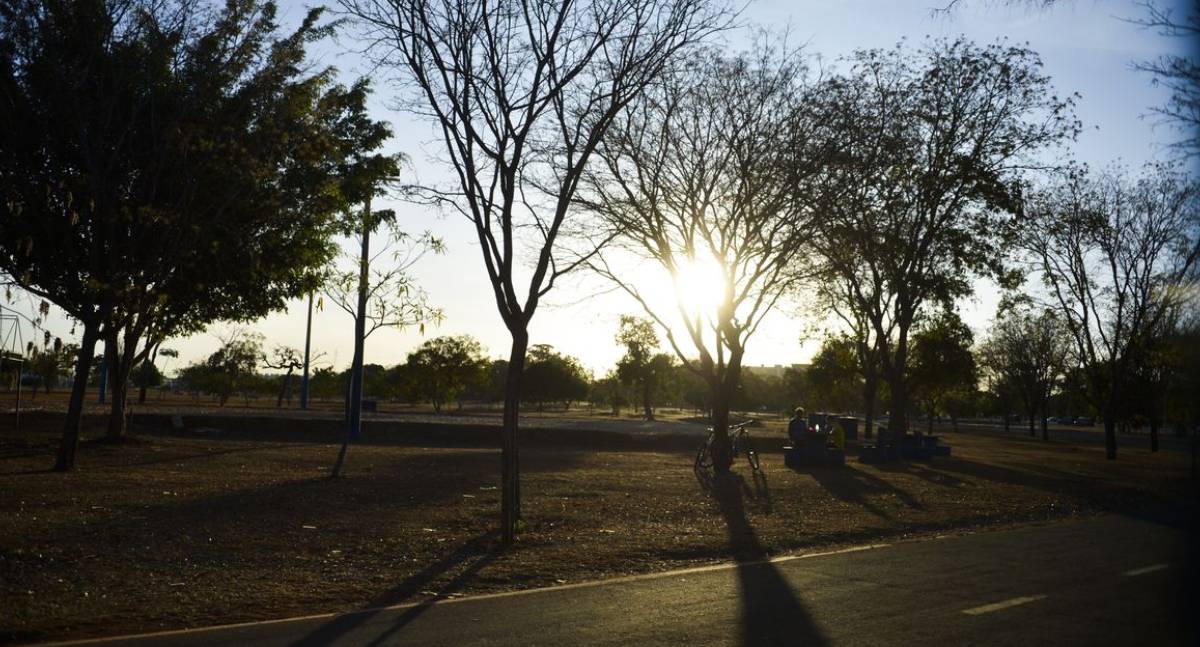 Massa de ar quente e seco avança pelo Norte e traz previsões de calor intenso e tempestades