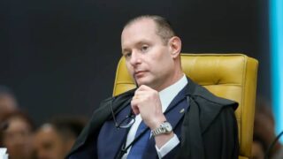 Ministro Cristiano Zanin dá 48 horas para Anatel esclarecer falhas no acesso gratuito a canais do TSE
