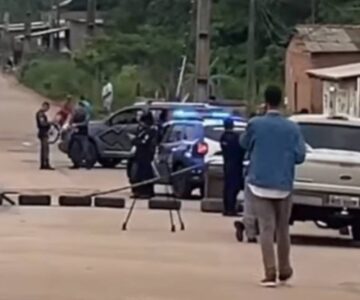 Moradores fazem manifesto e bloqueiam acesso ao Bairro Nacional na zona Norte de Porto Velho