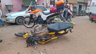 Mototaxista fica gravemente ferido em colisão com caçamba na zona Leste de Porto Velho