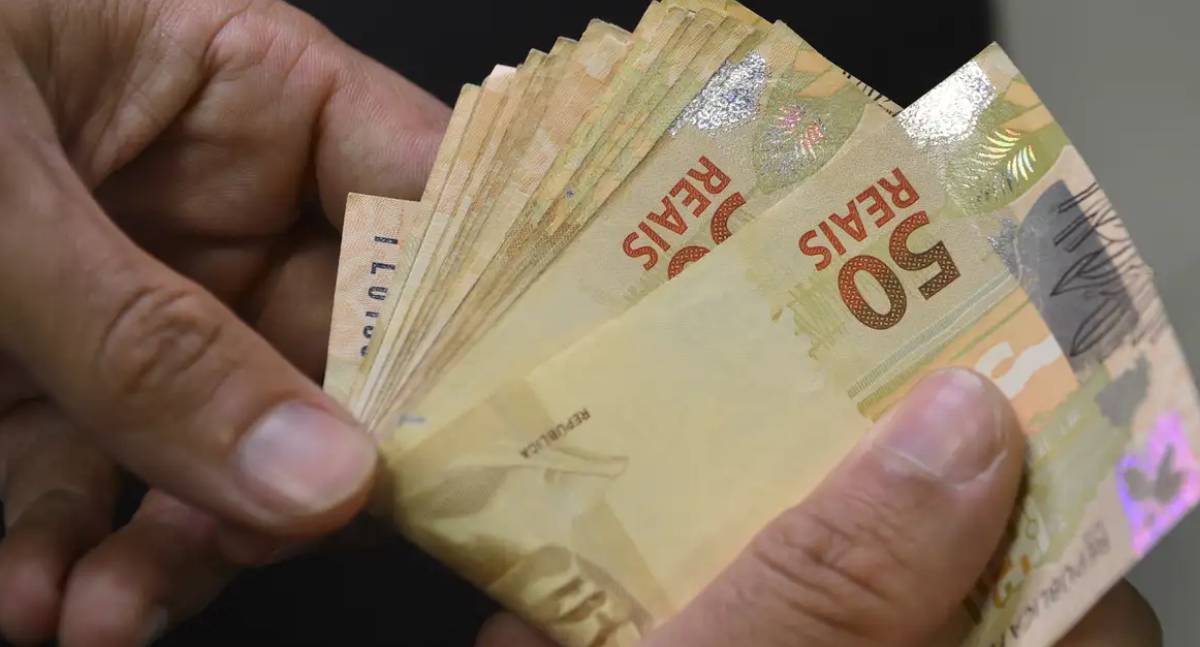 Número de brasileiros em endividamento de risco atinge 20,3 milhões em 2026, aponta Banco Central
