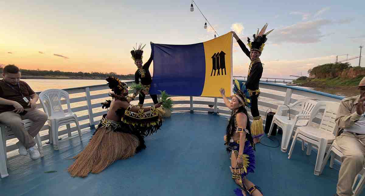 Passeio de barco reúne famílias na celebração dos 112 anos de Porto Velho