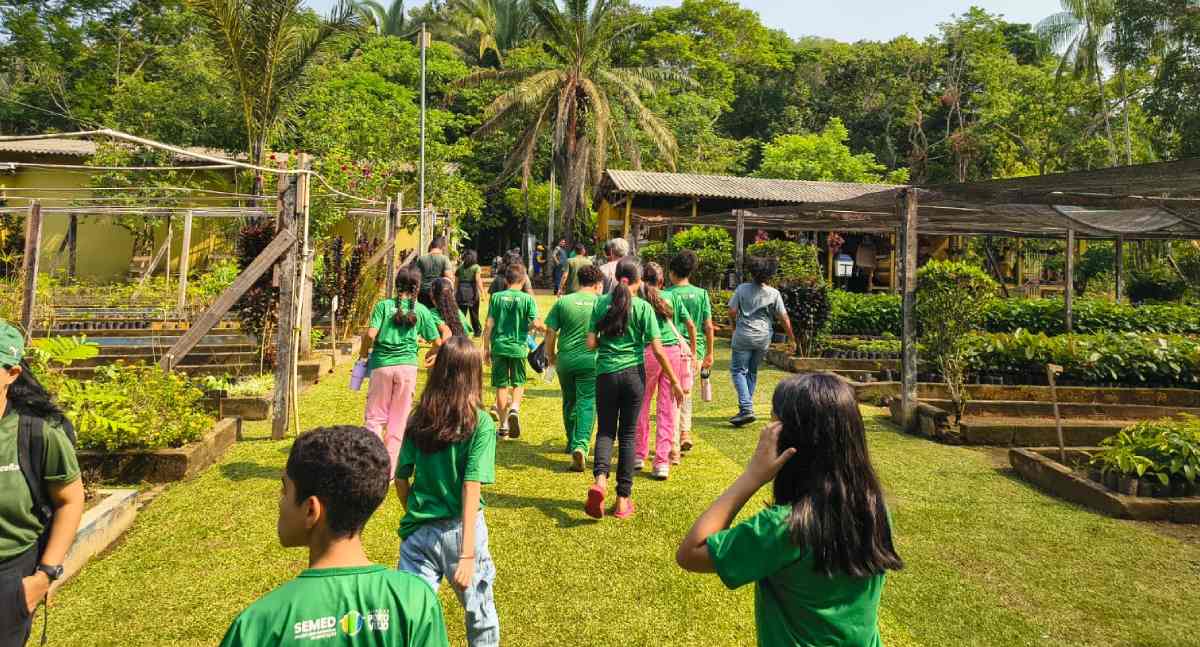 Passeio educativo aproxima alunos da natureza no Parque Natural de Porto Velho