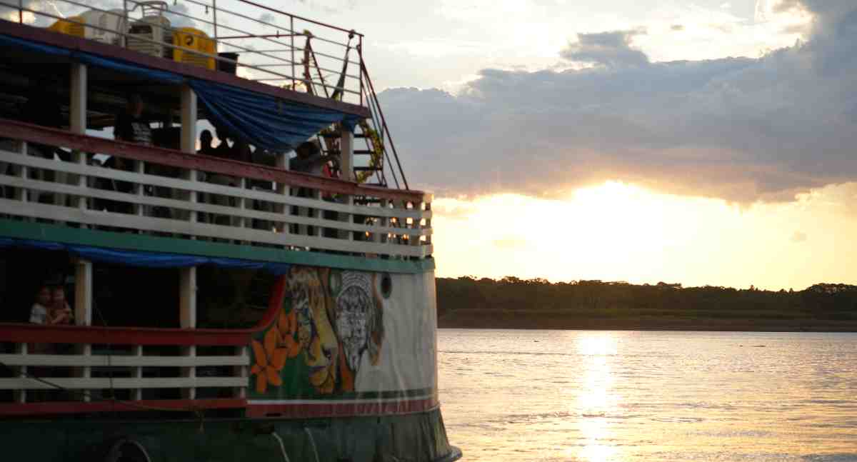 Passeios de barco celebram 112 anos de Porto Velho no Rio Madeira