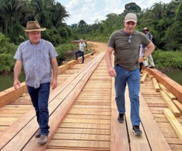 Pedro Fernandes acompanha obras do DER na Ponte do Cabeça, na RO-010