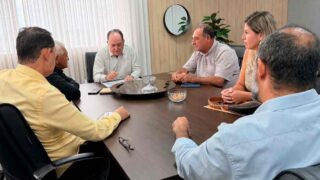Pedro Fernandes recebe comitiva de Cacaulândia na Assembleia Legislativa