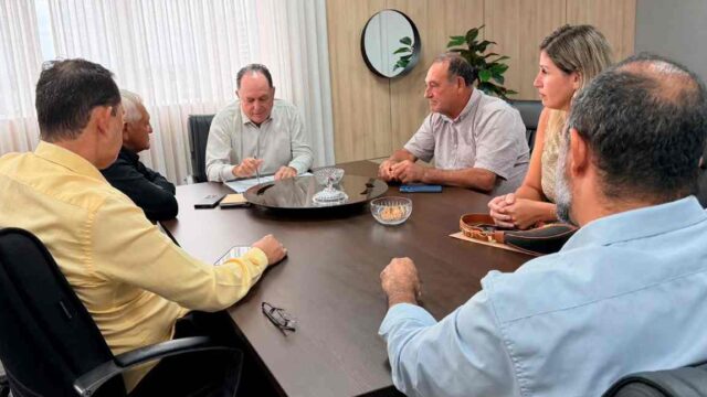 Pedro Fernandes recebe comitiva de Cacaulândia na Assembleia Legislativa