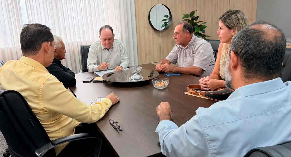 Pedro Fernandes recebe comitiva de Cacaulândia na Assembleia Legislativa
