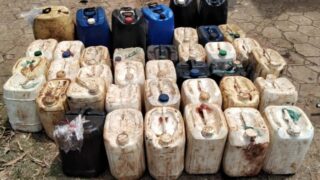PF apreende mil litros de combustível em porto clandestino na fronteira em RO