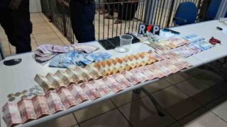 PM fecha ponto de tráfico e detém cinco no Beco da Duque