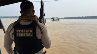 Polícia Federal e Ibama inutilizam 15 dragas de garimpo ilegal durante Operação Argos no Rio Madeira