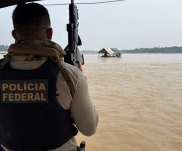 Polícia Federal e Ibama inutilizam 15 dragas de garimpo ilegal durante Operação Argos no Rio Madeira