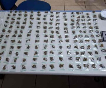 Policiais do 5º BPM apreendem drogas e rádios HT no bairro Mariana