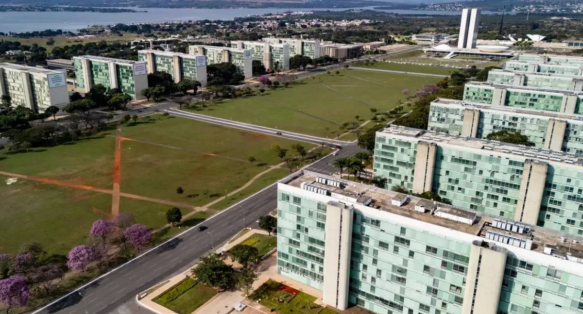 Ponto facultativo do Dia do Servidor Público é transferido para sexta-feira e estende feriado prolongado