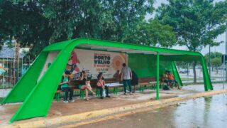 Porto Velho instala abrigo de ônibus com energia solar e USB