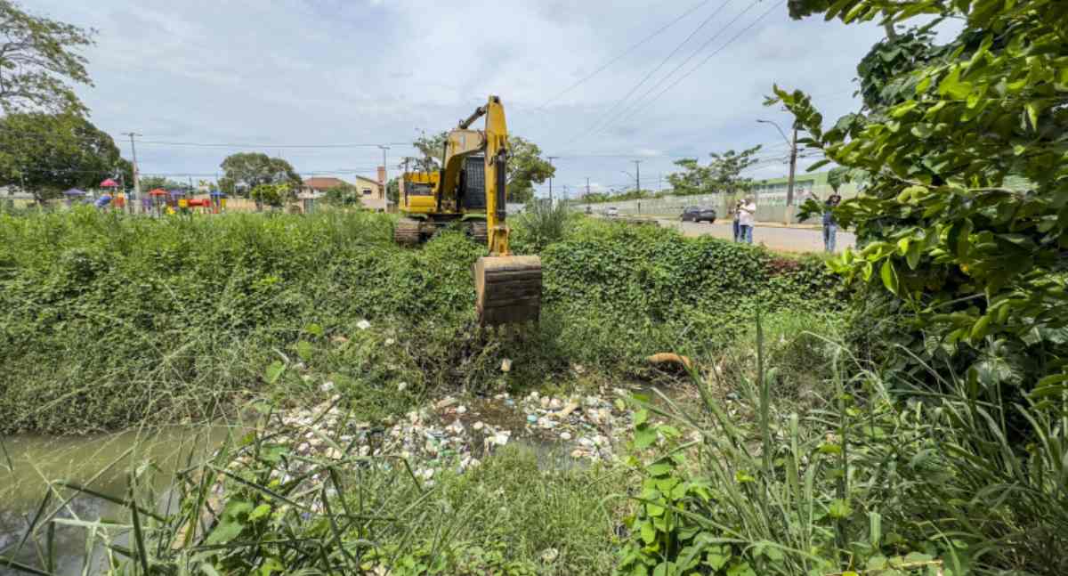 Prefeitura alerta para descarte de lixo e risco de alagamentos