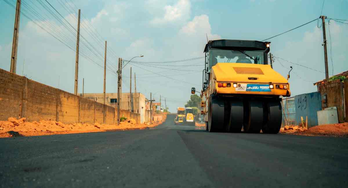 Prefeitura de Jaru conclui asfaltamento de rua no Setor 07