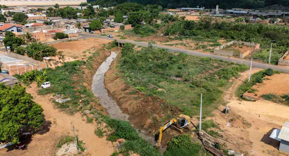 Prefeitura de Jaru inicia limpeza de canais para prevenir alagamentos