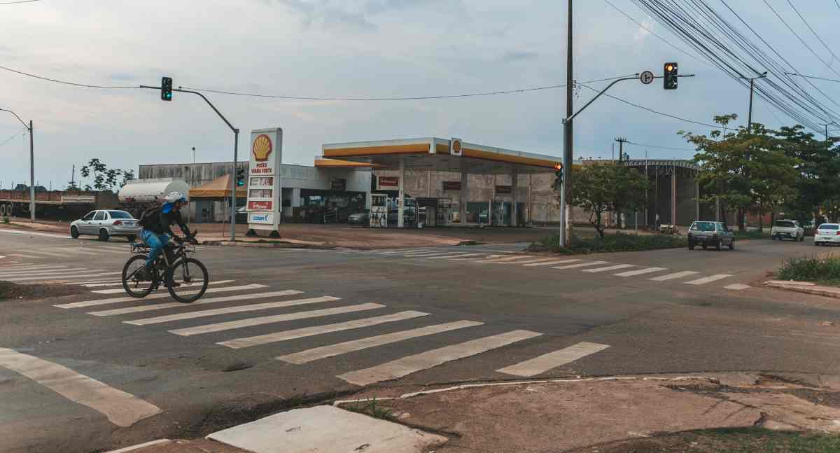 Prefeitura instala semáforo em cruzamento da avenida Mamoré, em Porto Velho