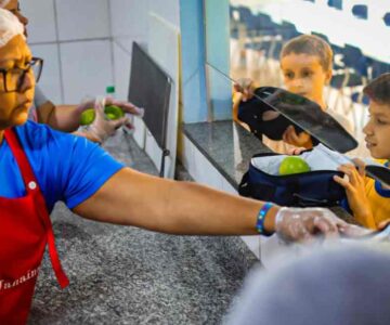 Programa Lanche Extra completa um ano e atende 44 mil alunos