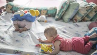 Quedas levam quase 15 mil crianças a hospitais no primeiro semestre e geram alerta