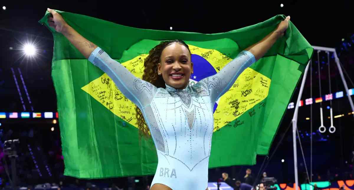 Rebeca Andrade conquista terceiro ouro mundial no salto