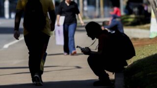 Relatório da OCDE aponta queda de jovens fora do estudo e do mercado de trabalho no Brasil
