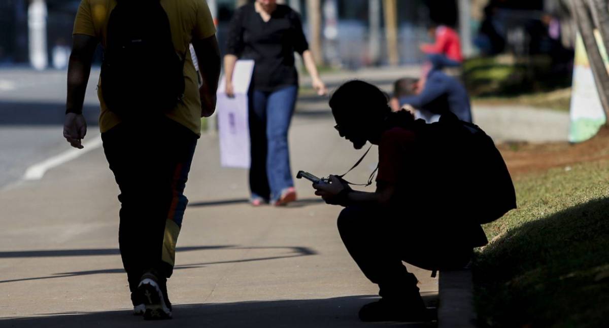 Relatório da OCDE aponta queda de jovens fora do estudo e do mercado de trabalho no Brasil
