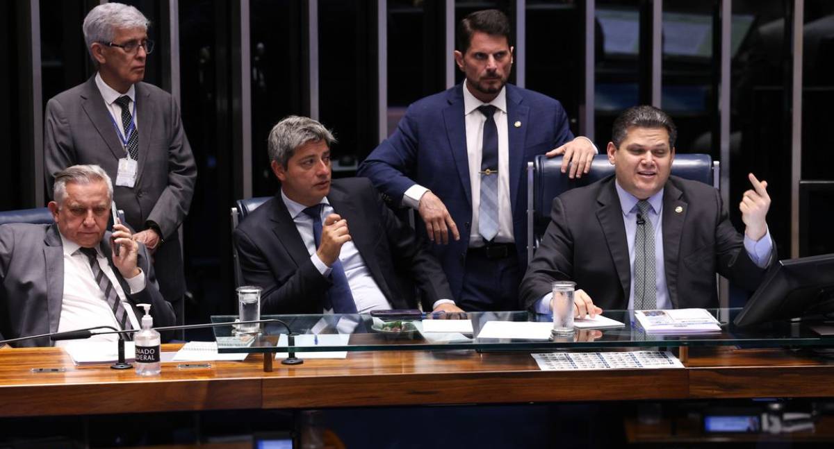 Senado adia votação da PEC da Segurança Pública para analisar emendas sobre maioridade penal